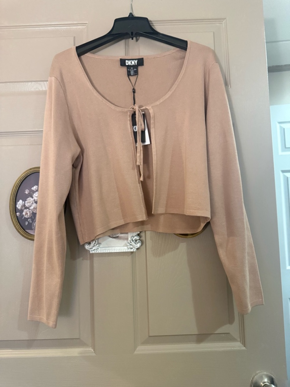 NWT DKNY tan Tie-Front Cropped Sweater Top
Size XL